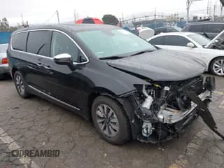 ✅ 2022 Chrysler Pacifica Hybrid Limited • VIN: 2C4RC1S73NR181350 • Lot: 43667865. Wystawiony na IAAI z przebiegiem 51 712 mil. Bezpłatny archiwum sprzedaży aukcyjnych z USA i szczegółowy raport historii pojazdu na DreamBid. Zdjęcie 1.