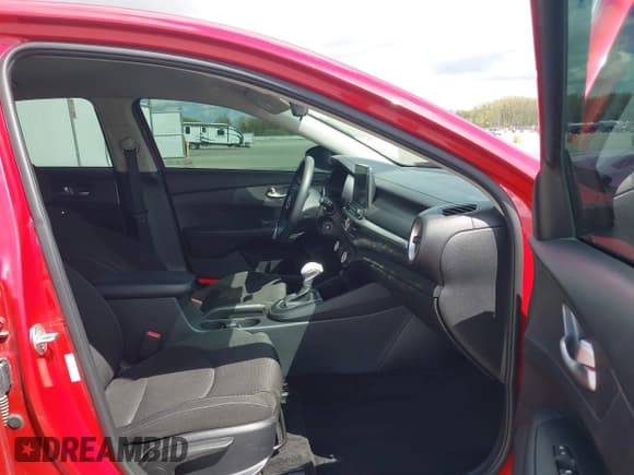 ✅ 2021 Kia Forte LXS • VIN: 3KPF24AD4ME288907 • Lot: 42084081. Wystawiony na IAAI z przebiegiem 47 786 mil. Bezpłatny archiwum sprzedaży aukcyjnych z USA i szczegółowy raport historii pojazdu na DreamBid. Zdjęcie 5.