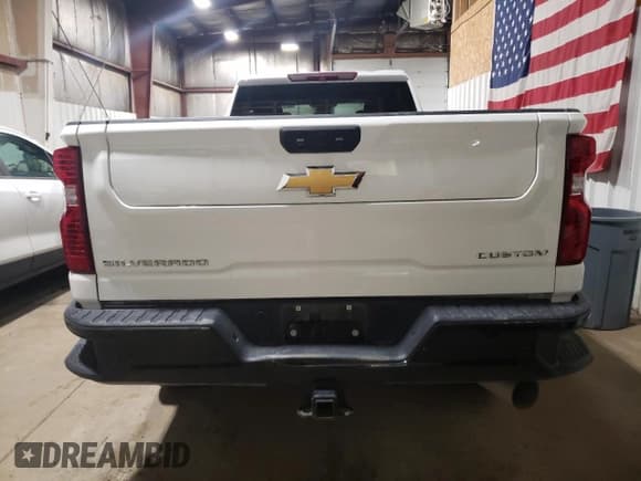 ✅ 2024 Chevrolet Silverado 2500HD Custom • VIN: 1GC4YMEY7RF339767 • Лот: 86701595. Опубликован ранее на Copart с пробегом 9 840 миль. Бесплатный доступ к архиву аукционных продаж из США и подробный отчёт об истории автомобиля на DreamBid. Изображение 6.