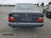 ✅ 1993 Mercedes-Benz E 320 • VIN: WDBEA32E5PB994476 • Lot: 65807345. Wystawiony na Copart z przebiegiem 214 786 mil. Bezpłatny archiwum sprzedaży aukcyjnych z USA i szczegółowy raport historii pojazdu na DreamBid. Zdjęcie 6.