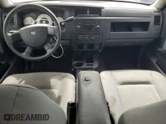 2008 Dodge Dakota ST z VIN 1D7HE22K98S558398, wystawiony jako Copart lot #86100785 z przebiegiem 199 816 mil mil oraz Szkoda całkowita • Salvage title. Historia ofert i sprzedaży dostępna na DreamBid. Obrazek 8.