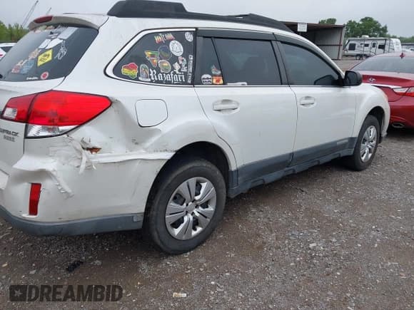 ✅ 2010 Subaru Outback • VIN: 4S4BRBAC6A1319588 • Lot: 42866333. Wystawiony na IAAI z przebiegiem 206 788 mil. Bezpłatny archiwum sprzedaży aukcyjnych z USA i szczegółowy raport historii pojazdu na DreamBid. Zdjęcie 4.