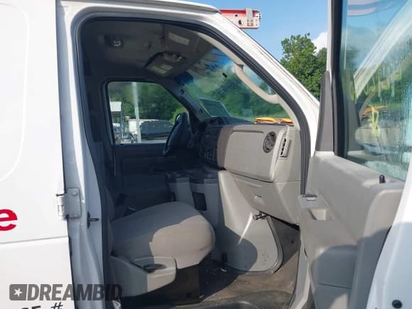 ✅ 2014 Ford Econoline Cargo Commercial • VIN: 1FTNS2EW7EDA04202 • Lot: 42720940. Listed on IAAI with 167,356 mi. Free auction sales archive from the USA and detailed vehicle history report at DreamBid. Image 5.