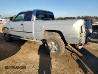 2000 Dodge 1500 с VIN 1B7HF13Z7YJ129408, выставлен на аукционе Copart как лот 81081784 с пробегом 126 875 миль миль и Списание • Salvage title. История ставок и продаж доступна на DreamBid. Изображение 2.