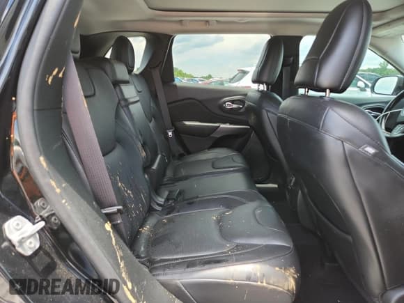 ✅ 2019 Jeep Cherokee Overland • VIN: 1C4PJMJN2KD124179 • Lot: 63379425. Wystawiony na Copart z przebiegiem 147 668 mil. Bezpłatny archiwum sprzedaży aukcyjnych z USA i szczegółowy raport historii pojazdu na DreamBid. Zdjęcie 11.