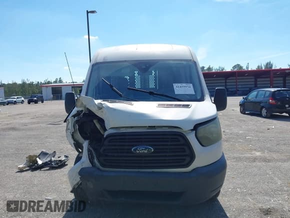 ✅ 2015 Ford Transit Cargo • VIN: 1FTNR1CM2FKB24963 • Lot: 41455934. Wystawiony na IAAI z przebiegiem 220 106 mil. Bezpłatny archiwum sprzedaży aukcyjnych z USA i szczegółowy raport historii pojazdu na DreamBid. Zdjęcie 12.