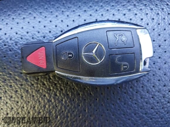 ✅ 2016 Mercedes-Benz C 300 • VIN: 55SWF4JB1GU122778 • Lot: 43489382. Wystawiony na IAAI z przebiegiem 110 686 mil. Bezpłatny archiwum sprzedaży aukcyjnych z USA i szczegółowy raport historii pojazdu na DreamBid. Zdjęcie 11.