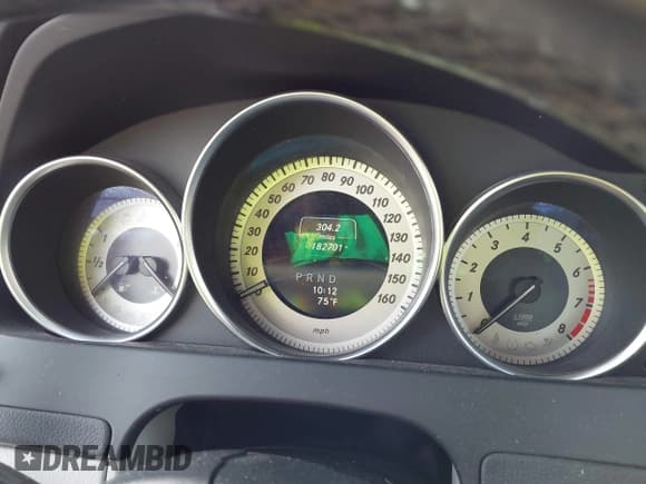 ✅ 2014 Mercedes-Benz C 250 Sport • VIN: WDDGF4HBXEG239554 • Lot: 40985936. Wystawiony na IAAI z przebiegiem 182 701 mil. Bezpłatny archiwum sprzedaży aukcyjnych z USA i szczegółowy raport historii pojazdu na DreamBid. Zdjęcie 7.