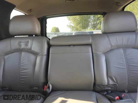 2002 Chevrolet Tahoe LT z VIN 1GNEK13Z62J111804, wystawiony jako Copart lot #68859255 z przebiegiem 105 922 mil mil oraz Szkoda całkowita • Salvage title. Historia ofert i sprzedaży dostępna na DreamBid. Obrazek 10.