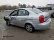 2009 Hyundai Accent Auto GLS z VIN KMHCN46C89U346936, wystawiony jako Copart lot #77882294 z przebiegiem 118 058 mil mil oraz Czysty tytuł • Clean title. Historia ofert i sprzedaży dostępna na DreamBid. Obrazek 2.