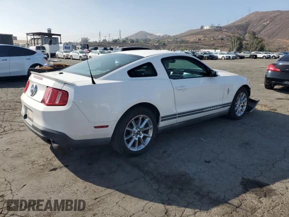 ✅ 2010 Ford Mustang V6 • VIN: 1ZVBP8AN5A5166030 • Lot: 87039155. Listed on Copart with 111,467 mi. Free auction sales archive from the USA and detailed vehicle history report at DreamBid. Image 3.