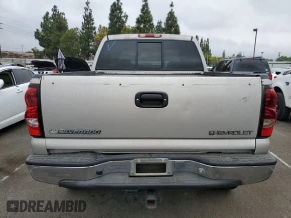 ✅ 2005 Chevrolet Silverado 1500 LS • VIN: 2GCEC13T651192075 • Лот: 76773054. Опубликован ранее на Copart с пробегом 334 413 миль. Бесплатный доступ к архиву аукционных продаж из США и подробный отчёт об истории автомобиля на DreamBid. Изображение 6.