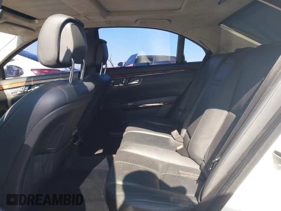 ✅ 2008 Mercedes-Benz S 550 • VIN: WDDNG71X78A224111 • Lot: 42886427. Wystawiony na IAAI z przebiegiem 49 151 mil. Bezpłatny archiwum sprzedaży aukcyjnych z USA i szczegółowy raport historii pojazdu na DreamBid. Zdjęcie 8.