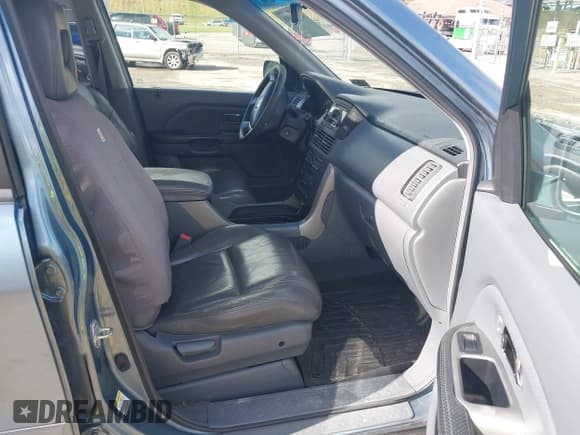 ✅ 2005 Honda Pilot EX-L • VIN: 5FNYF18615B025420 • Lot: 43301998. Wystawiony na IAAI z przebiegiem 191 151 mil. Bezpłatny archiwum sprzedaży aukcyjnych z USA i szczegółowy raport historii pojazdu na DreamBid. Zdjęcie 5.