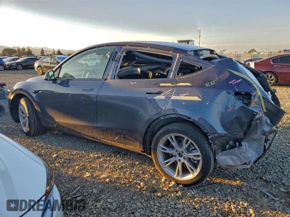 ✅ 2023 Tesla Model Y Long Range • VIN: 7SAYGAEE3PF876486 • Lot: 93963415. Wystawiony na Copart z przebiegiem 25 790 mil. Bezpłatny archiwum sprzedaży aukcyjnych z USA i szczegółowy raport historii pojazdu na DreamBid. Zdjęcie 2.