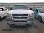 ✅ 2005 Chevrolet Silverado 1500 LS • VIN: 1GCEK19V85Z117154 • Lot: 64971274. Wystawiony na Copart z przebiegiem Nie podano mil. Skorzystaj z bezpłatnego archiwum sprzedaży aukcyjnych z USA i zobacz szczegółowy raport historii pojazdu na DreamBid. Zdjęcie 5.