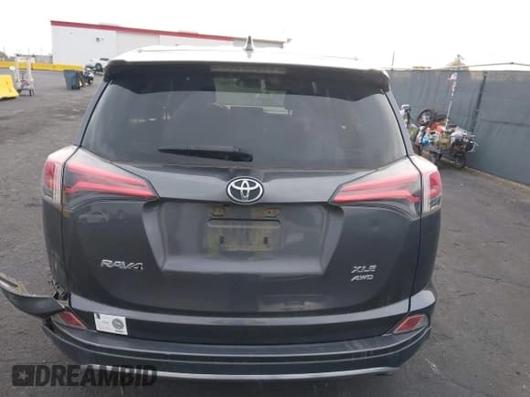 ✅ 2018 Toyota RAV4 XLE • VIN: JTMRFREV5JJ241482 • Лот: 43486718. Опубликован ранее на IAAI с пробегом 34 423 миль. Бесплатный доступ к архиву аукционных продаж из США и подробный отчёт об истории автомобиля на DreamBid. Изображение 17.