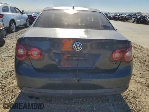 ✅ 2010 Volkswagen Jetta S • VIN: 3VWJZ7AJ2AM037024 • Lot: 94314275. Wystawiony na Copart z przebiegiem 171 705 mil. Bezpłatny archiwum sprzedaży aukcyjnych z USA i szczegółowy raport historii pojazdu na DreamBid. Zdjęcie 6.