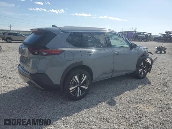 ✅ 2023 Nissan Rogue SL • VIN: 5N1BT3CBXPC832397 • Lot: 68507615. Wystawiony na Copart z przebiegiem 23 565 mil. Bezpłatny archiwum sprzedaży aukcyjnych z USA i szczegółowy raport historii pojazdu na DreamBid. Zdjęcie 3.