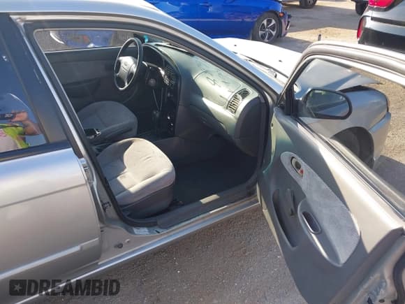 ✅ 2003 Kia Spectra • VIN: KNAFB121335285166 • Лот: 42688706. Опубликован ранее на IAAI с пробегом 204 275 миль. Бесплатный доступ к архиву аукционных продаж из США и подробный отчёт об истории автомобиля на DreamBid. Изображение 5.