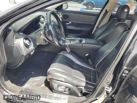 ✅ 2012 Jaguar XJ XJL • VIN: SAJWA2GBXCLV38087 • Lot: 54172475. Wystawiony na Copart z przebiegiem 143 099 mil. Bezpłatny archiwum sprzedaży aukcyjnych z USA i szczegółowy raport historii pojazdu na DreamBid. Zdjęcie 7.