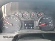 ✅ 2022 Chevrolet Silverado 1500 Custom • VIN: 3GCPYBEK0NG162615 • Lot: 61962565. Wystawiony na Copart z przebiegiem 102 319 mil. Bezpłatny archiwum sprzedaży aukcyjnych z USA i szczegółowy raport historii pojazdu na DreamBid. Zdjęcie 9.