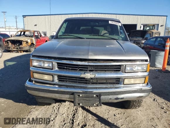 ✅ 1999 Chevrolet Suburban • VIN: 1GNFK16R6XJ448528 • Lot: 79539034. Wystawiony na Copart z przebiegiem 291 154 mil. Bezpłatny archiwum sprzedaży aukcyjnych z USA i szczegółowy raport historii pojazdu na DreamBid. Zdjęcie 5.