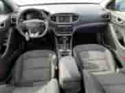 ✅ 2018 Hyundai Ioniq Blue • VIN: KMHC65LC6JU097757 • Лот: 82177064. Размещён на Copart с пробегом 140 361 миль миль. Получите бесплатный доступ к архиву аукционных продаж из США и посмотрите подробный отчёт об истории автомобиля на DreamBid. Изображение 8.