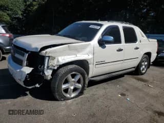 ✅ 2013 Chevrolet Avalanche LTZ • VIN: 3GNTKGE72DG115407 • Lot: 85359255. Wystawiony na Copart z przebiegiem 165 730 mil. Bezpłatny archiwum sprzedaży aukcyjnych z USA i szczegółowy raport historii pojazdu na DreamBid. Zdjęcie 1.