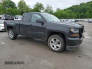 ✅ 2019 Chevrolet Silverado 1500 Custom • VIN: 2GCVKMEC4K1193464 • Lot: 58513415. Wystawiony na Copart z przebiegiem 111 243 mil. Bezpłatny archiwum sprzedaży aukcyjnych z USA i szczegółowy raport historii pojazdu na DreamBid. Zdjęcie 4.
