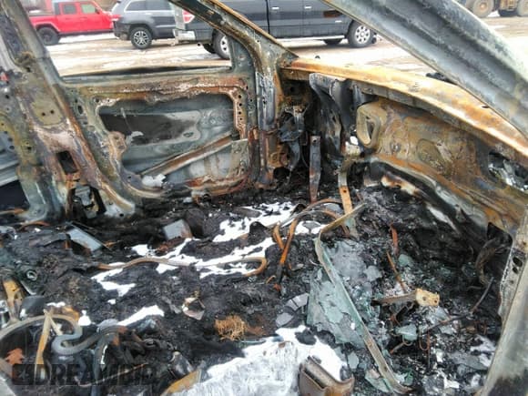 ✅ 2021 Jeep Grand Cherokee Overland • VIN: 1C4RJFCG3MC588271 • Lot: 41561063. Wystawiony na IAAI z przebiegiem Nie podano. Bezpłatny archiwum sprzedaży aukcyjnych z USA i szczegółowy raport historii pojazdu na DreamBid. Zdjęcie 5.