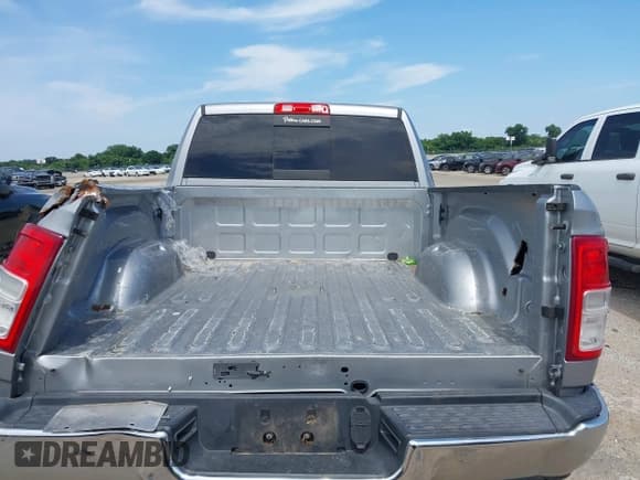 ✅ 2019 Ram 2500 Tradesman • VIN: 3C6UR5CJ9KG634776 • Lot: 42493872. Listed on IAAI with 110,890 mi. Free auction sales archive from the USA and detailed vehicle history report at DreamBid. Image 16.