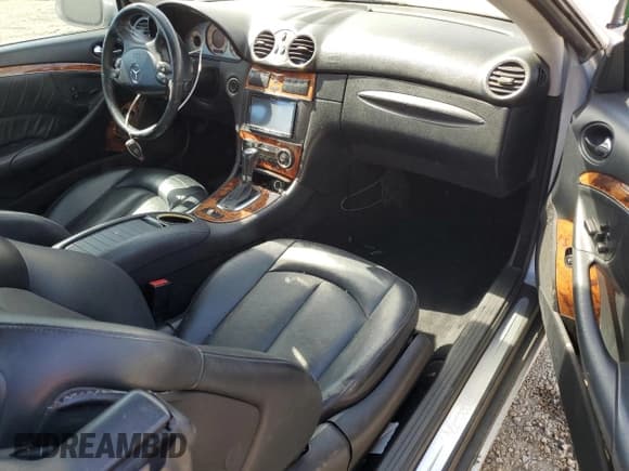 ✅ 2006 Mercedes-Benz CLK 500 • VIN: WDBTK75G56T068659 • Lot: 58296135. Wystawiony na Copart z przebiegiem 159 491 mil. Bezpłatny archiwum sprzedaży aukcyjnych z USA i szczegółowy raport historii pojazdu na DreamBid. Zdjęcie 8.