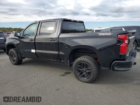 ✅ 2021 Chevrolet Silverado 1500 Custom Trail Boss • VIN: 1GCPYCEF3MZ352321 • Lot: 68426164. Wystawiony na Copart z przebiegiem 41 013 mil. Bezpłatny archiwum sprzedaży aukcyjnych z USA i szczegółowy raport historii pojazdu na DreamBid. Zdjęcie 2.