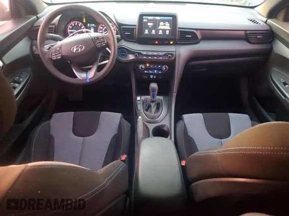 2020 Hyundai Veloster 2.0 z VIN KMHTG6AF3LU021562, wystawiony jako Copart lot #84478474 z przebiegiem 15 166 mil mil oraz Szkoda całkowita • Salvage title. Historia ofert i sprzedaży dostępna na DreamBid. Obrazek 8.