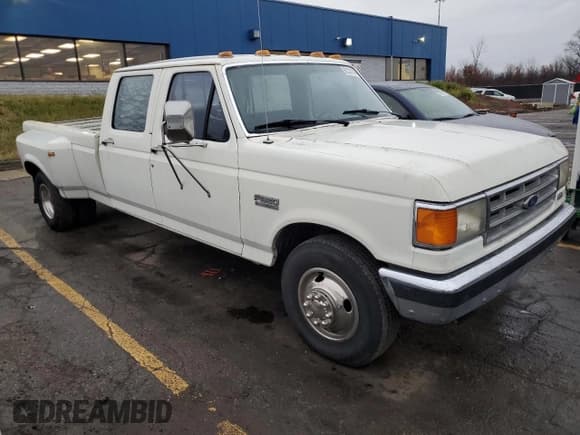 ✅ 1988 Ford F-350 • VIN: 2FTJW35G2JCA57725 • Lot: 82231744. Wystawiony na Copart z przebiegiem 50 616 mil. Bezpłatny archiwum sprzedaży aukcyjnych z USA i szczegółowy raport historii pojazdu na DreamBid. Zdjęcie 4.