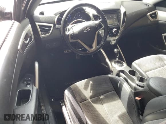 ✅ 2013 Hyundai Veloster w/Black Int • VIN: KMHTC6AD8DU179536 • Lot: 54532414. Wystawiony na Copart z przebiegiem 92 496 mil. Bezpłatny archiwum sprzedaży aukcyjnych z USA i szczegółowy raport historii pojazdu na DreamBid. Zdjęcie 8.