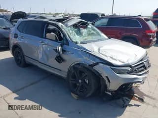 ✅ 2023 Volkswagen Tiguan SE R-Line Black • VIN: 3VVCB7AX0PM062647 • Lot: 43512995. Wystawiony na IAAI z przebiegiem 34 220 mil. Bezpłatny archiwum sprzedaży aukcyjnych z USA i szczegółowy raport historii pojazdu na DreamBid. Zdjęcie 1.