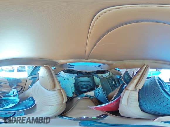 ✅ 2020 Aston Martin DB11 • VIN: SCFRMFEV2LGL08979 • Lot: 88849045. Wystawiony na Copart z przebiegiem Nie podano. Bezpłatny archiwum sprzedaży aukcyjnych z USA i szczegółowy raport historii pojazdu na DreamBid. Zdjęcie 13.