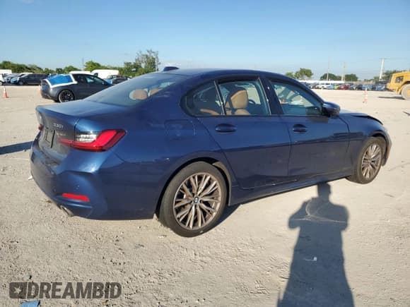 ✅ 2023 BMW 3 Series 330i • VIN: 3MW69FF09P8D71861 • Lot: 93385675. Listed on Copart with 16,079 mi. Free auction sales archive from the USA and detailed vehicle history report at DreamBid. Image 3.