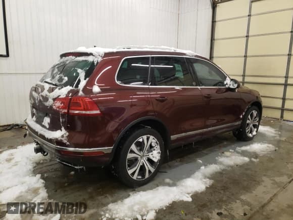 ✅ 2017 Volkswagen Touareg Wolfsburg Edition • VIN: WVGRF7BP2HD006424 • Lot: 72197982. Listed on Copart with 71,675 mi. Free auction sales archive from the USA and detailed vehicle history report at DreamBid. Image 3.
