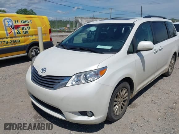 ✅ 2017 Toyota Sienna XLE Auto Access Seat • VIN: 5TDYZ3DC9HS889730 • Lot: 42171616. Listed on IAAI with 92,822 mi. Free auction sales archive from the USA and detailed vehicle history report at DreamBid. Image 17.