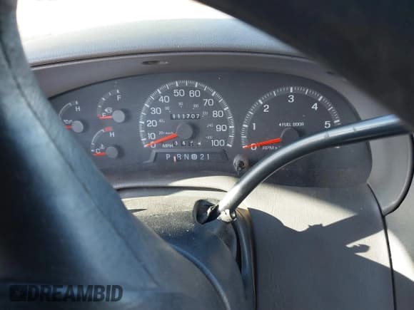 ✅ 1998 Ford F-250 • VIN: 1FTPF28L8WNA78805 • Lot: 41824199. Wystawiony na IAAI z przebiegiem 111 707 mil. Bezpłatny archiwum sprzedaży aukcyjnych z USA i szczegółowy raport historii pojazdu na DreamBid. Zdjęcie 7.