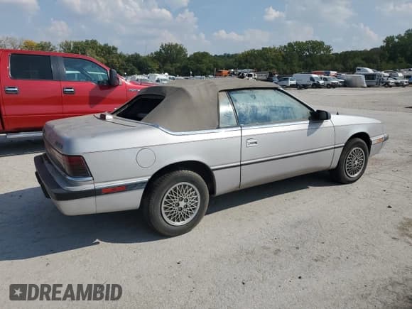 ✅ 1991 Chrysler LeBaron • VIN: 1C3XJ45K0MG149068 • Lot: 80796665. Wystawiony na Copart z przebiegiem 51 529 mil. Bezpłatny archiwum sprzedaży aukcyjnych z USA i szczegółowy raport historii pojazdu na DreamBid. Zdjęcie 3.