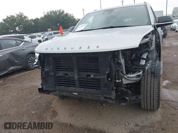 ✅ 2023 Jeep Wagoneer Series II • VIN: 1C4SJSBP7PS557479 • Lot: 42380099. Wystawiony na IAAI z przebiegiem 61 639 mil. Bezpłatny archiwum sprzedaży aukcyjnych z USA i szczegółowy raport historii pojazdu na DreamBid. Zdjęcie 6.