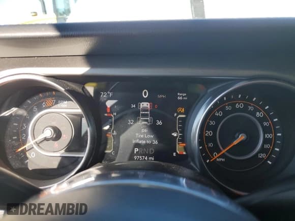 ✅ 2018 Jeep Wrangler Unlimited Sahara • VIN: 1C4HJXEN8JW222703 • Lot: 81207885. Wystawiony na Copart z przebiegiem 97 574 mil. Bezpłatny archiwum sprzedaży aukcyjnych z USA i szczegółowy raport historii pojazdu na DreamBid. Zdjęcie 9.