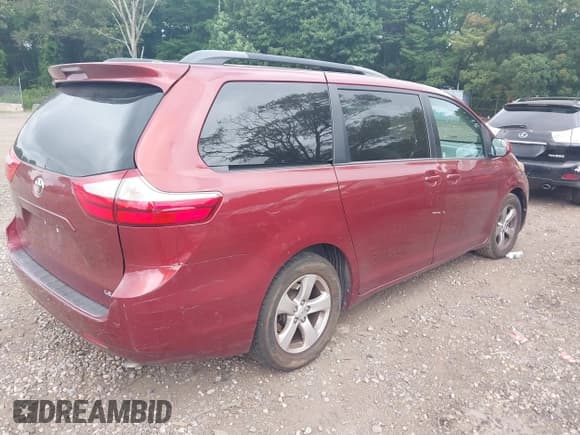 ✅ 2015 Toyota Sienna LE • VIN: 5TDKK3DC5FS597192 • Lot: 42708412. Listed on IAAI with 178,116 mi. Free auction sales archive from the USA and detailed vehicle history report at DreamBid. Image 4.