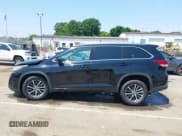 ✅ 2017 Toyota Highlander XLE • VIN: 5TDJZRFH0HS370238 • Lot: 42161298. Listed on IAAI with 123,601 mi. Free auction sales archive from the USA and detailed vehicle history report at DreamBid. Image 14.