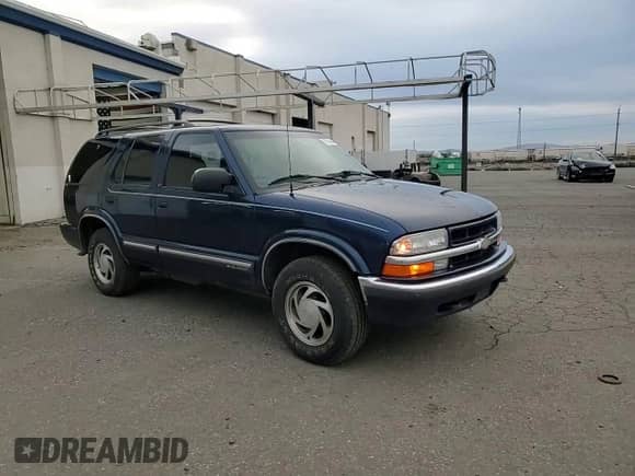 2000 Chevrolet Blazer LT with VIN 1GNDT13W6Y2372092, listed as a Copart auction lot 85784644 with 128,379 mi miles and Salvage title. Bid and sale history available at DreamBid. Image 11.