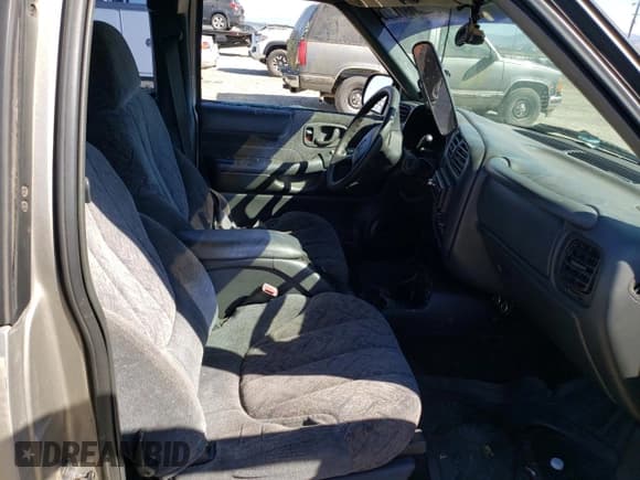 ✅ 1999 GMC Sonoma SLS • VIN: 1GTCS19X0X8530851 • Lot: 69718564. Listed on Copart with Not provided. Free auction sales archive from the USA and detailed vehicle history report at DreamBid. Image 7.